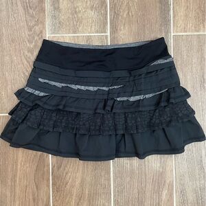 Lululemon Athletica Heathered Black and Gray Skirt